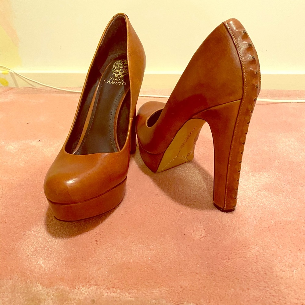 NWOT - Vince Camuto "Jasin" Studded Platform Pump